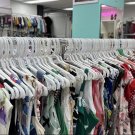 Старые вещи — не мусор: куда сдавать одежду и текстиль